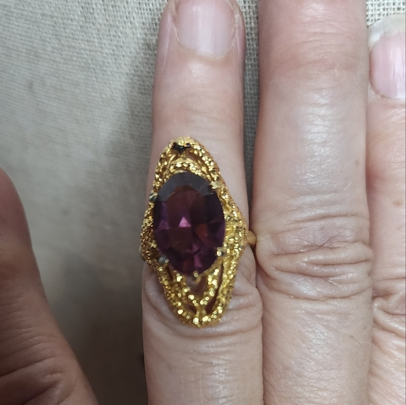 Vintage Avon Gold Overlay Amethyst Ring 6-6.25 - Picture 1 of 7